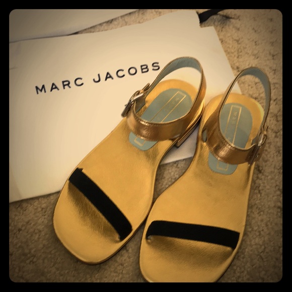 marc jacobs flat sandals